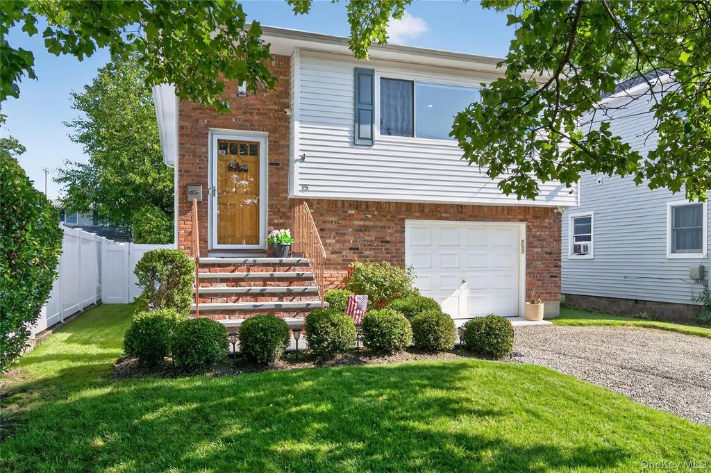15 1st Avenue, Bayville