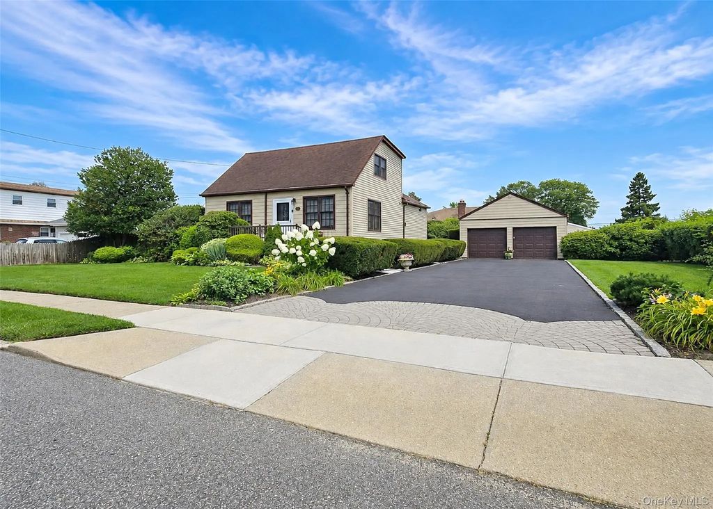 823 5th Street, West Babylon