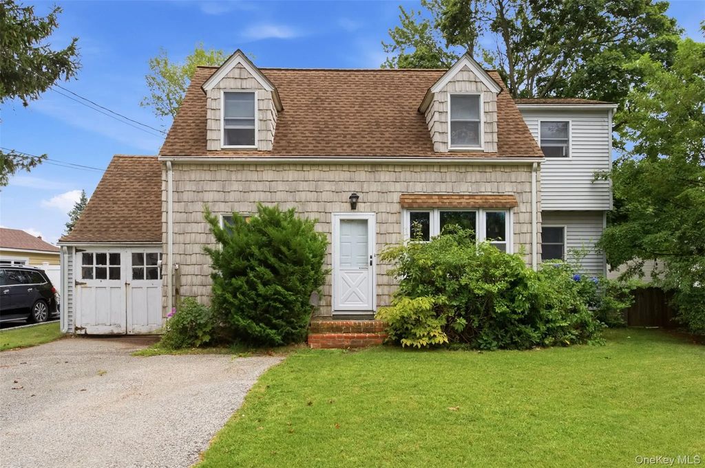 210 Greenlawn Terrace, Copiague