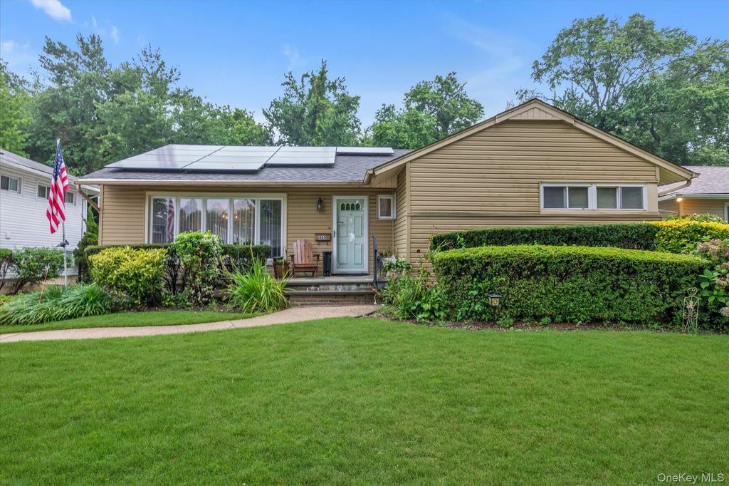 480 Richmond Road, East Meadow