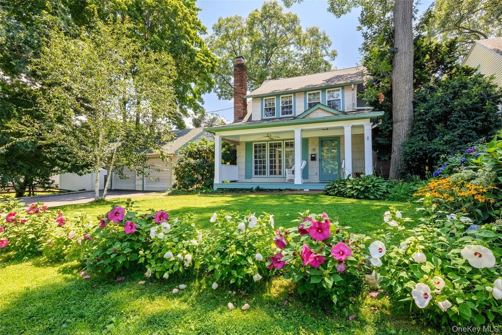 84 Oak Street, Northport