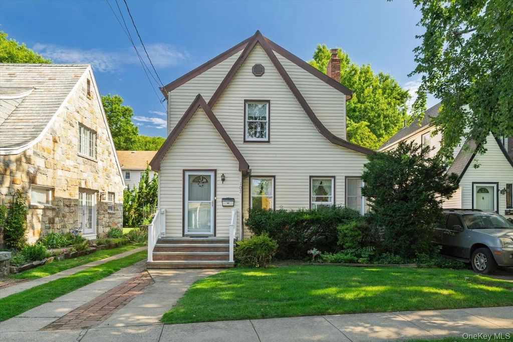 107 Cherry Street, Floral Park