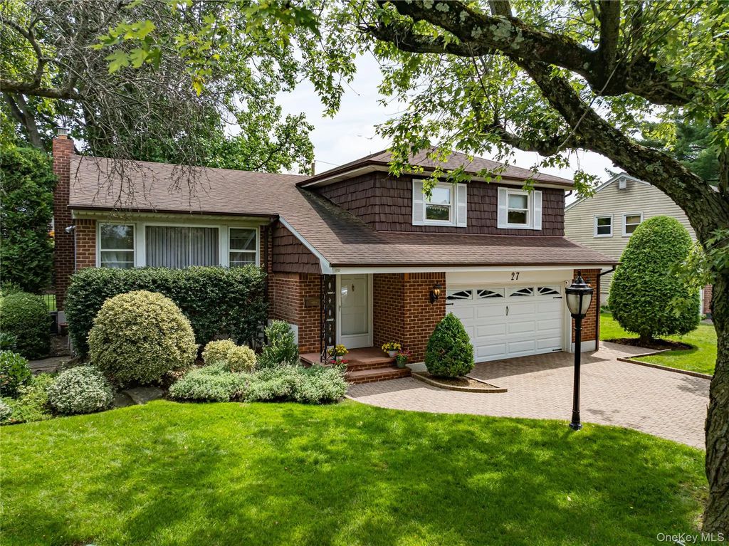 27 Ann Drive, Syosset