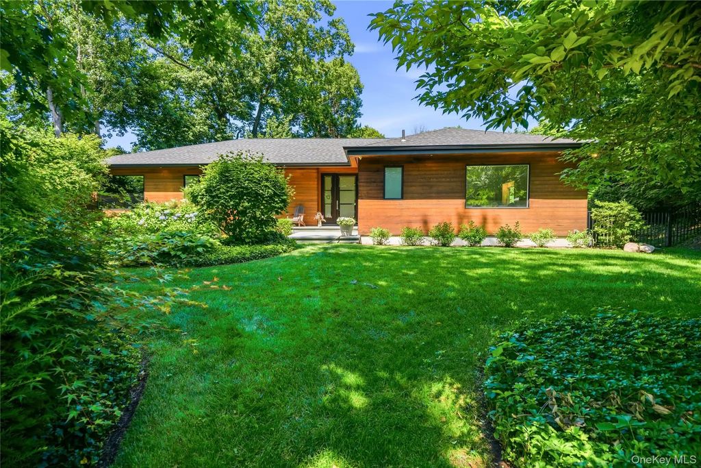 13 The Pines, Roslyn Estates