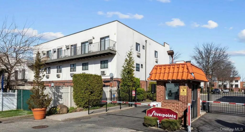 340 Julius Road # 9d, College Point