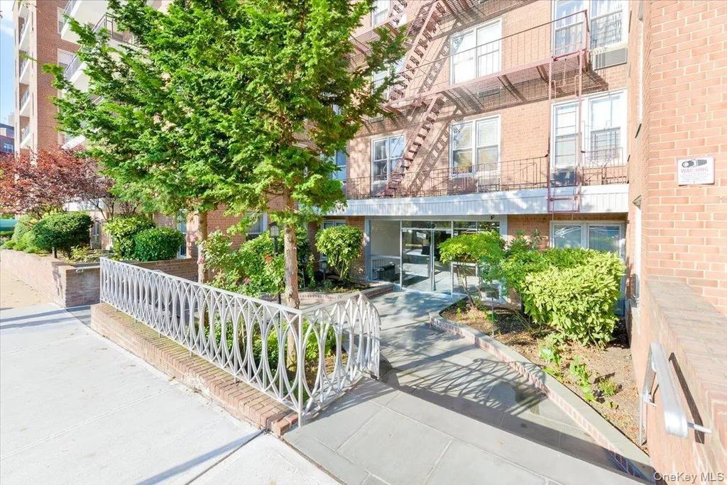 67-50 Thornton Place # 4s, Forest Hills