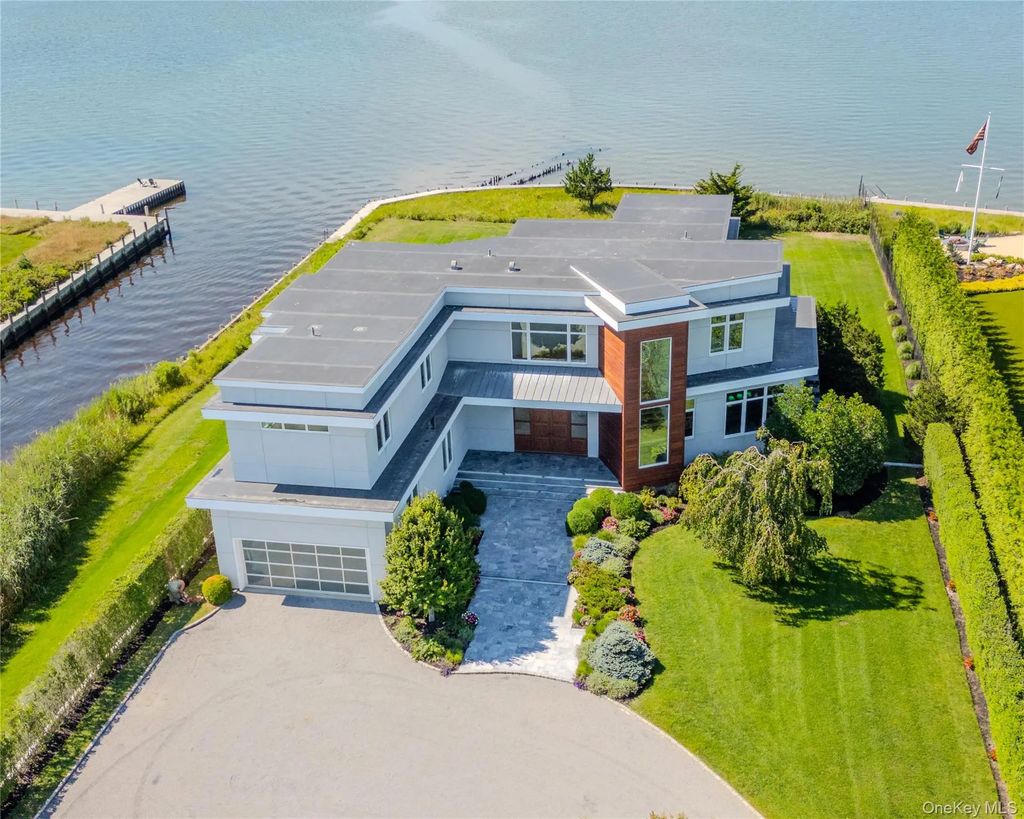 16 Cricket Path, Remsenburg