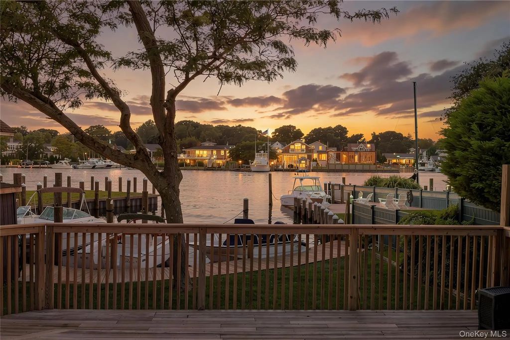 12 Bayview Avenue, Islip