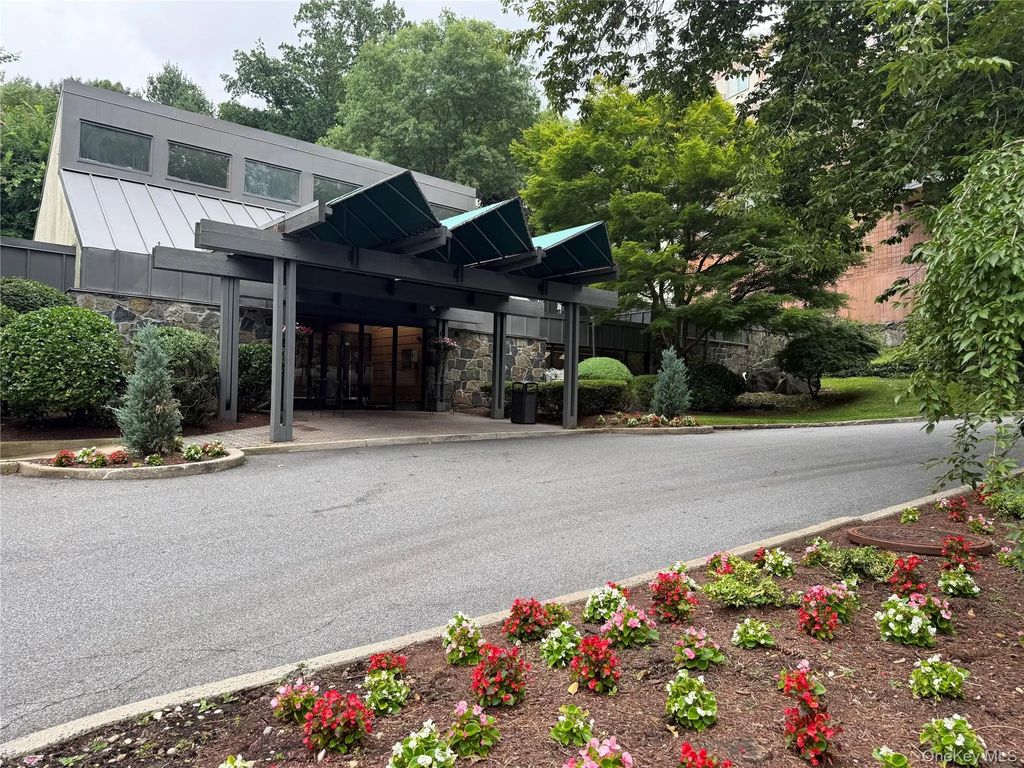 2 Fountain Lane # 1-m, Scarsdale