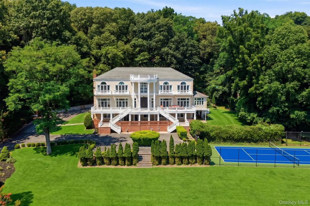 1007 W Shore Road, Mill Neck