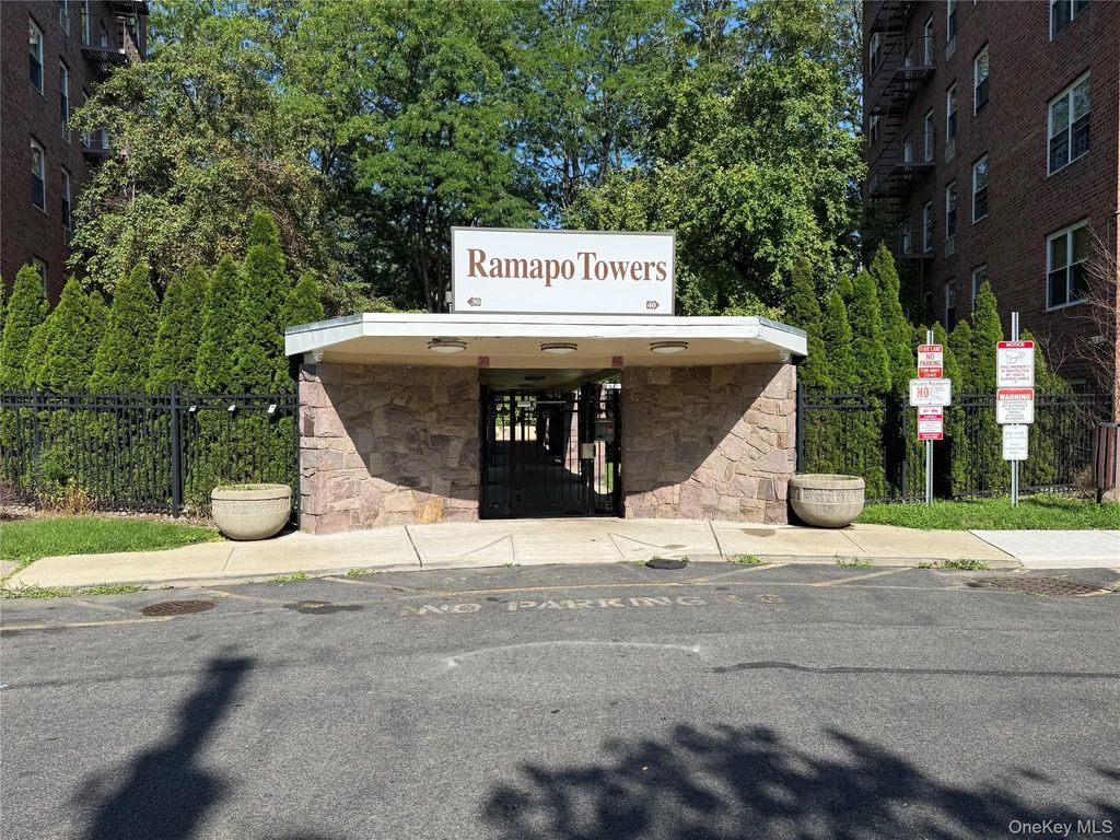 30 South Cole Avenue # 2e, Spring Valley
