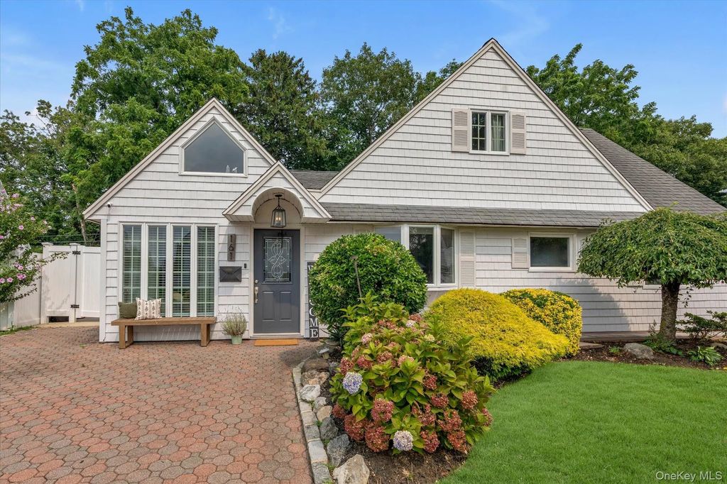 161 Friends Lane, Westbury