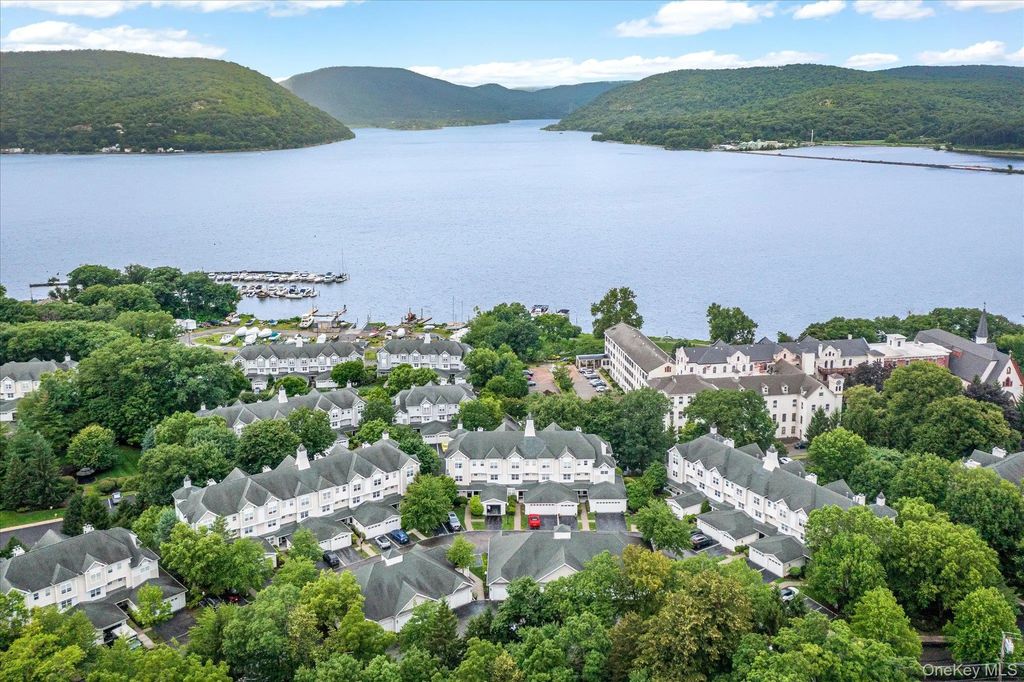 414 Highridge Court, Peekskill