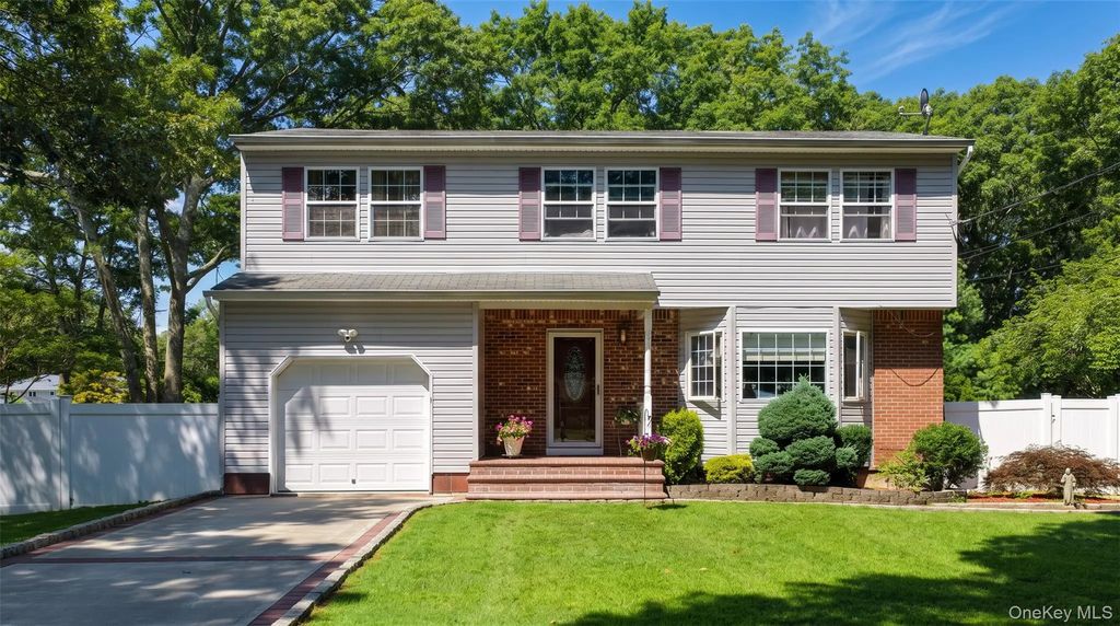 357 Avondale Drive, Shirley