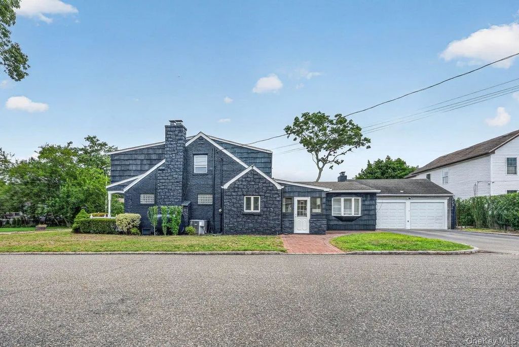 60 Lake Shore Drive, Patchogue