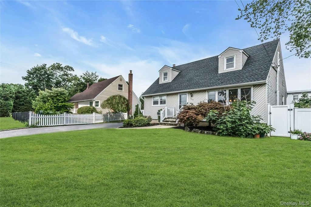 195 Nims Avenue, West Babylon