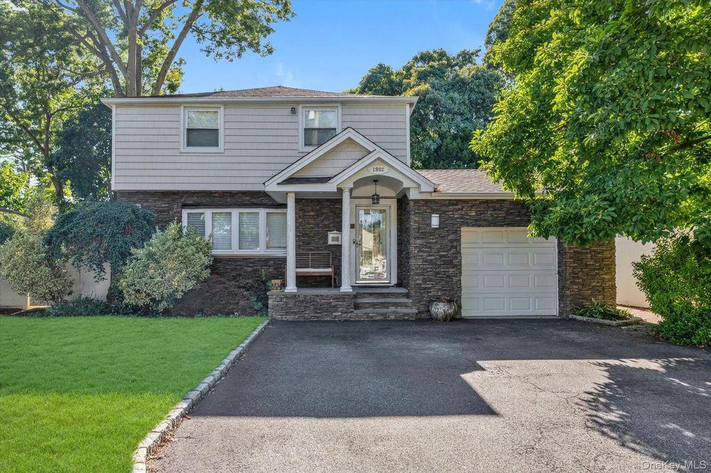 1992 Merrick Avenue, Merrick