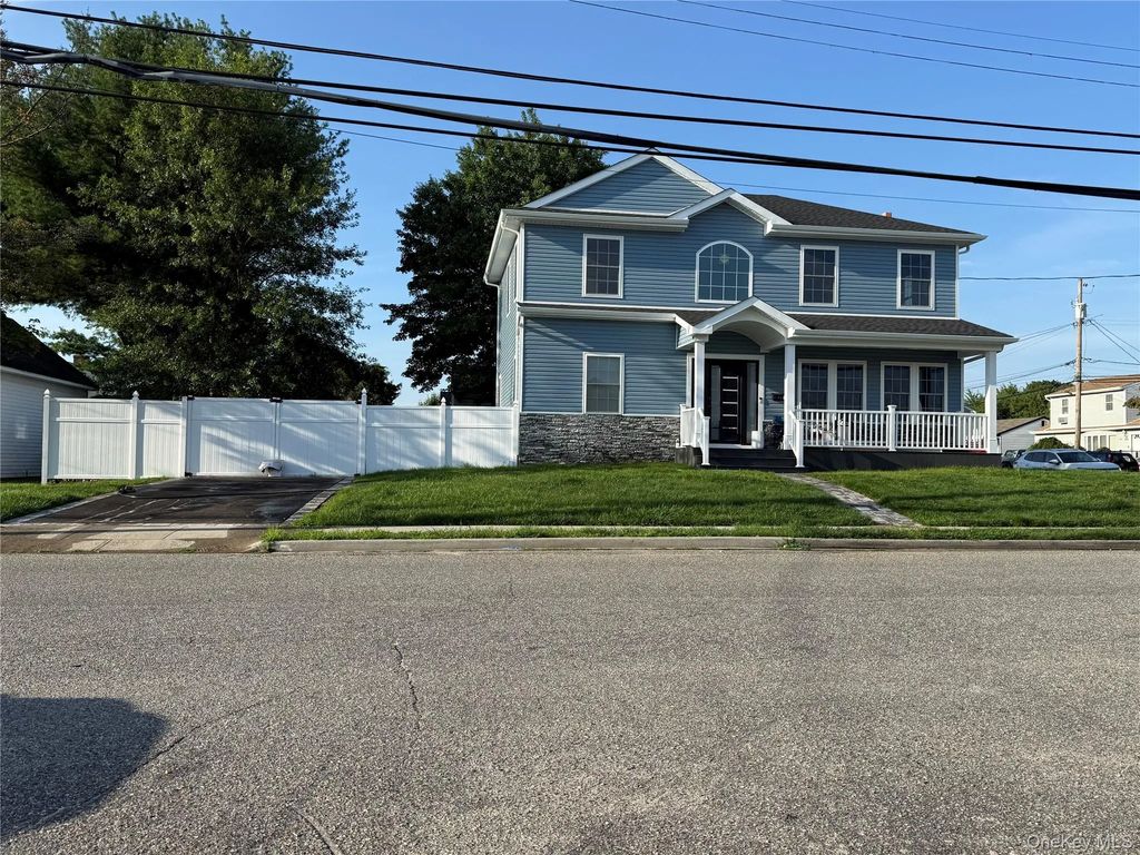 139 Maple Avenue, Bethpage