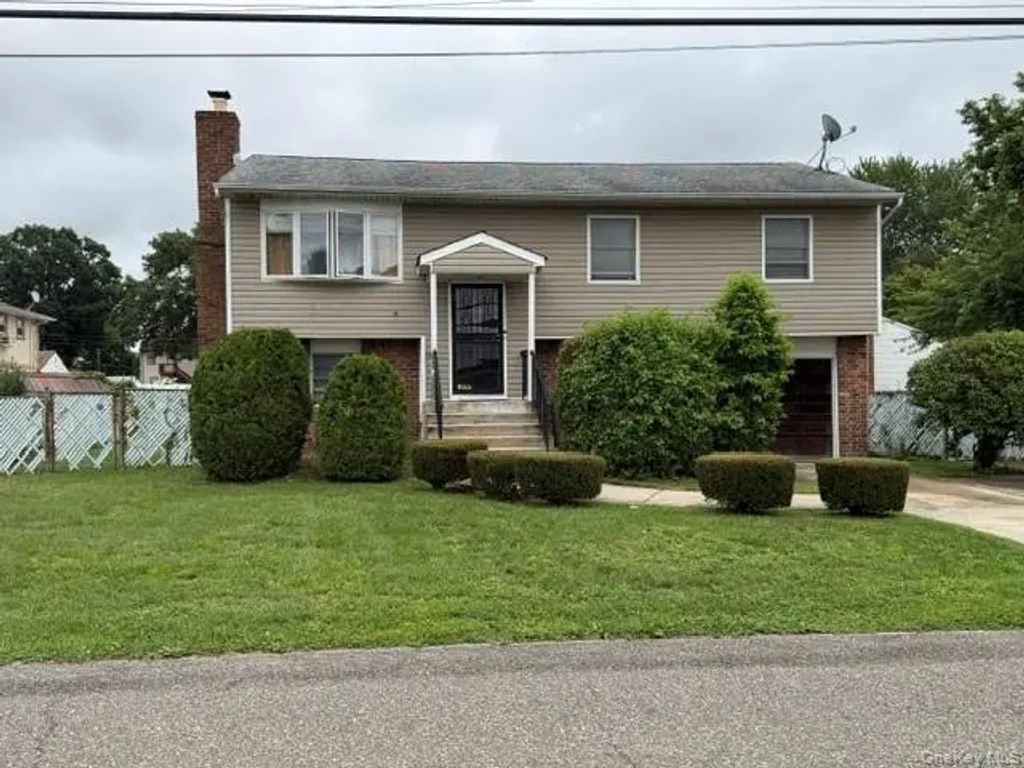 89 Lincoln Avenue, Deer Park
