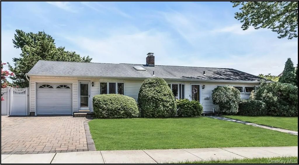 2 Arbor Road, Syosset