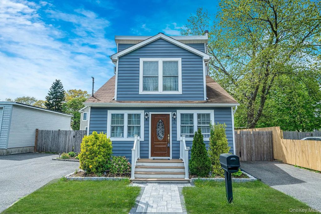 4 Morgan Avenue, Port Jefferson Station
