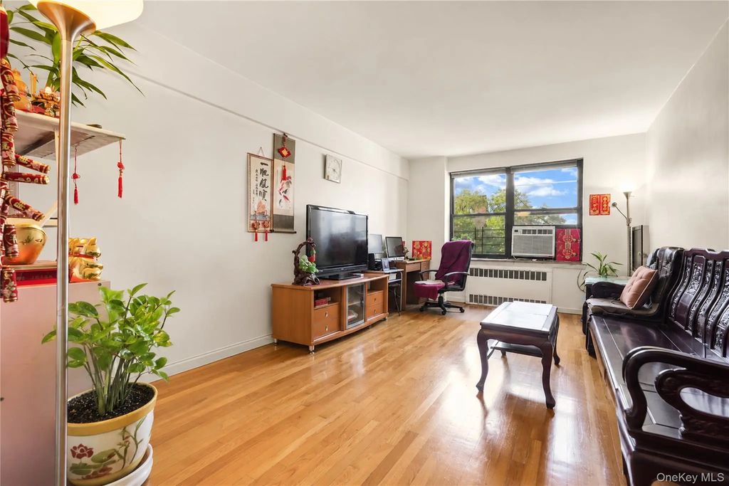 25-34 Union Street # 2f, Flushing