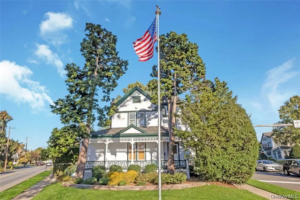215 Conklin Street, Farmingdale