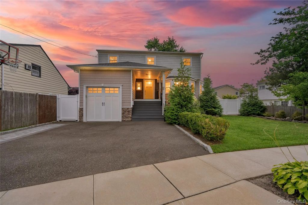 4 Wilshire Court, Freeport