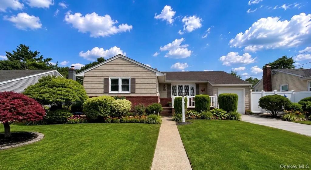 32 Taylor Drive, Farmingdale