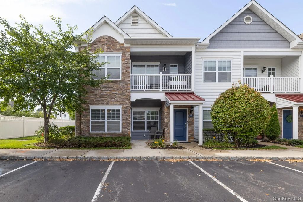 54 Barley Lane # 54l, Patchogue