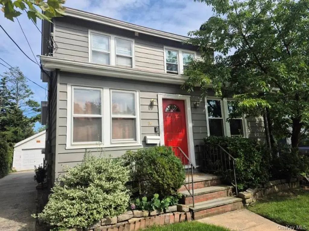 86 Woodlawn Avenue, Valley Stream