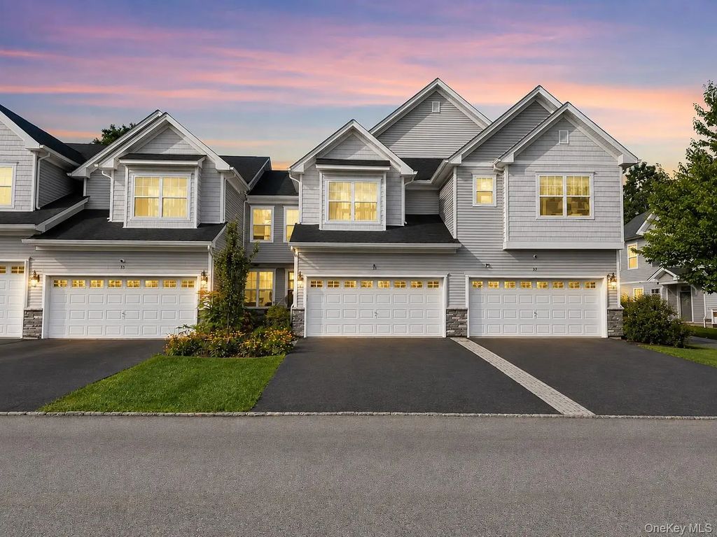 37 Lindentree Lane, Middletown