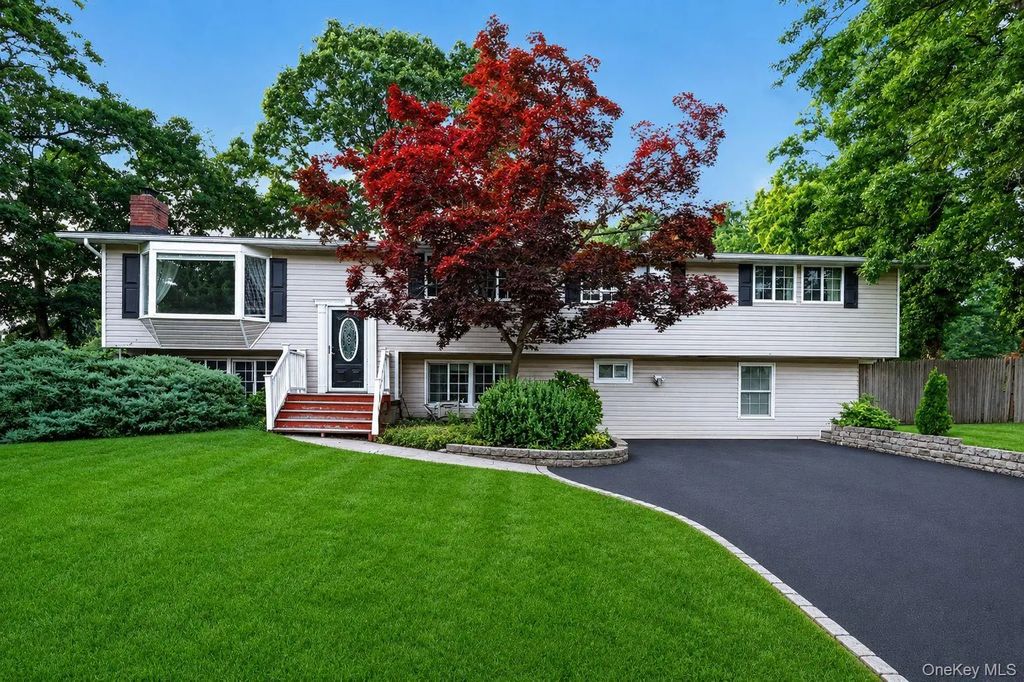 14 Branch Lane, East Setauket