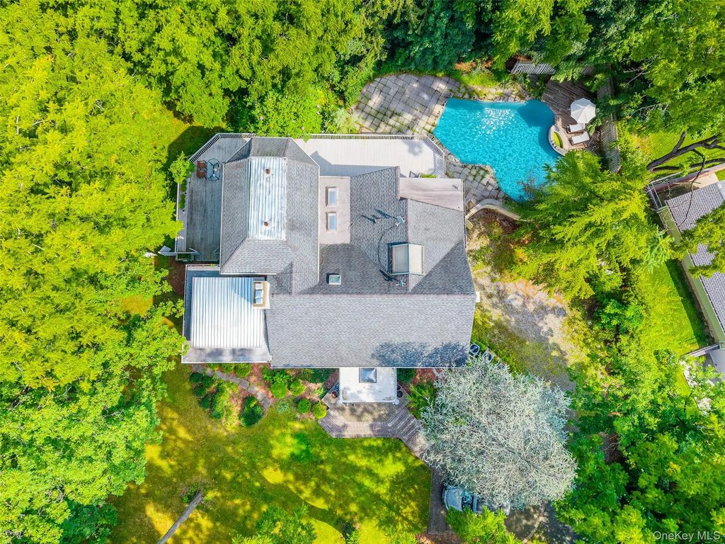 6 The Maples, Roslyn Estates