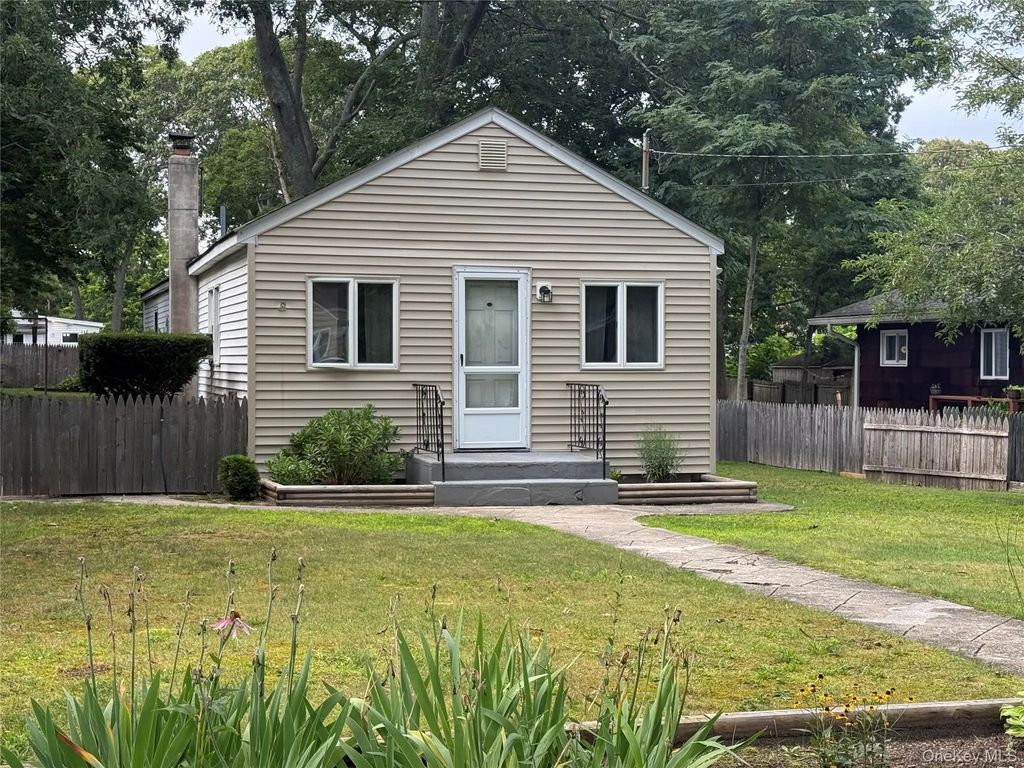 29 Maplewood Avenue, Selden