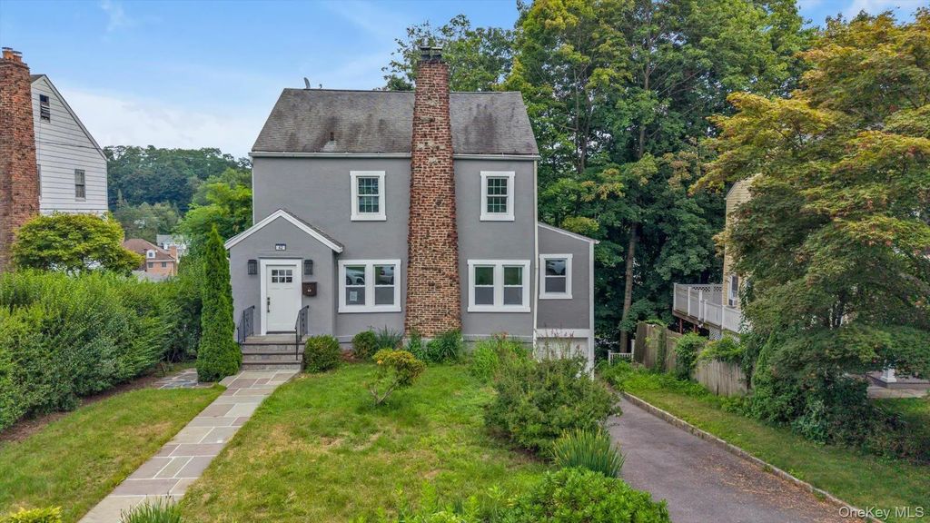 42 Stratford Road, Scarsdale