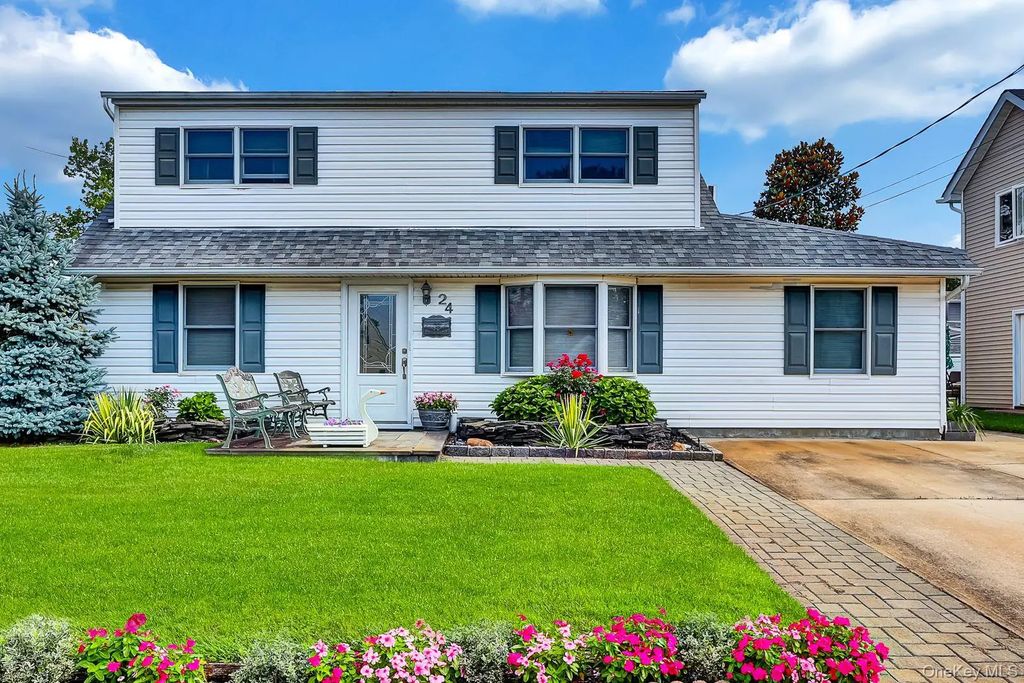 24 Seaton Street, Massapequa