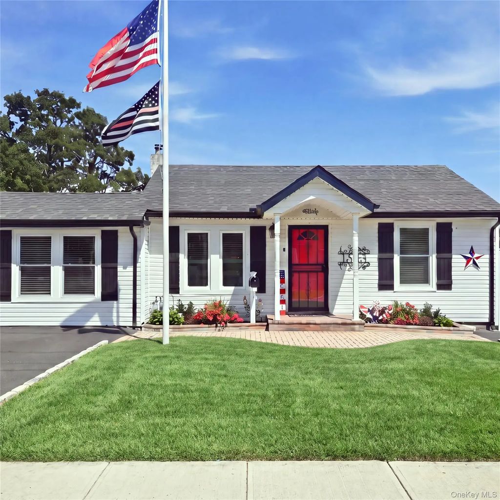 1363 Manatuck Boulevard, Bay Shore