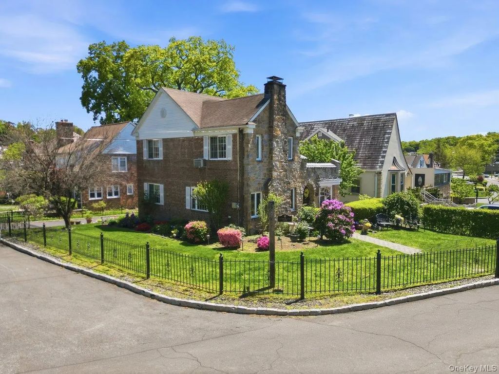 51 Cumberland Drive, Yonkers