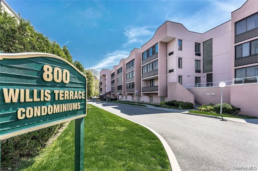 800 Willis Avenue # 105, Albertson