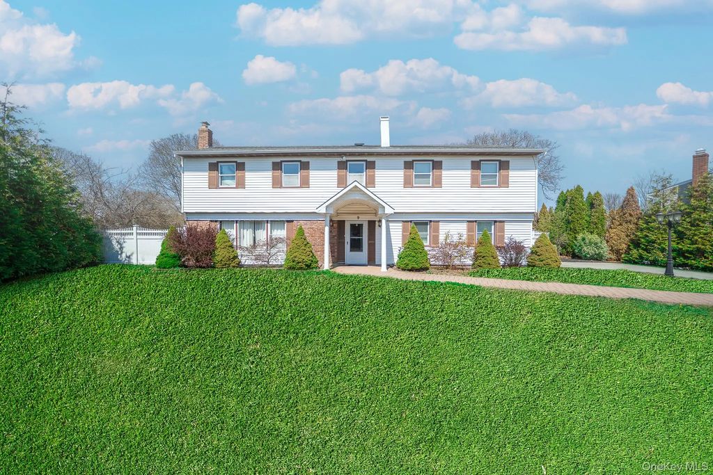 9 Michael Court, Centereach