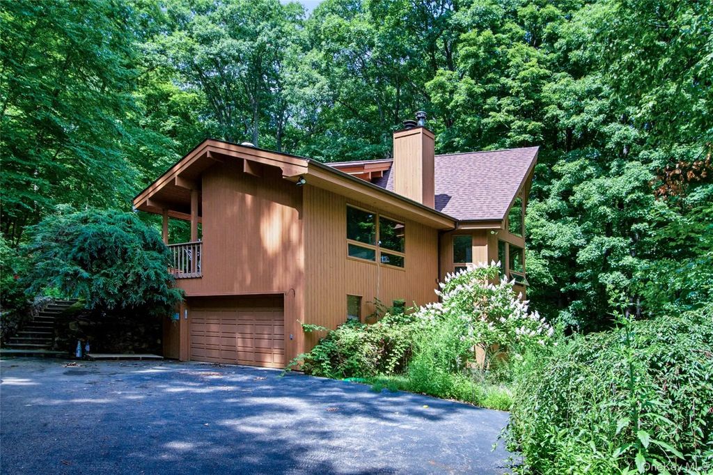 69 Canopus Hill Road, Putnam Valley