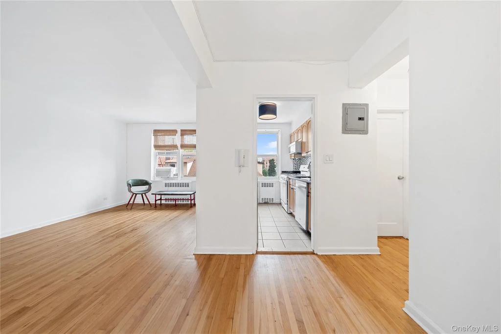 88-10 35th Avenue # 3f, Jackson Heights