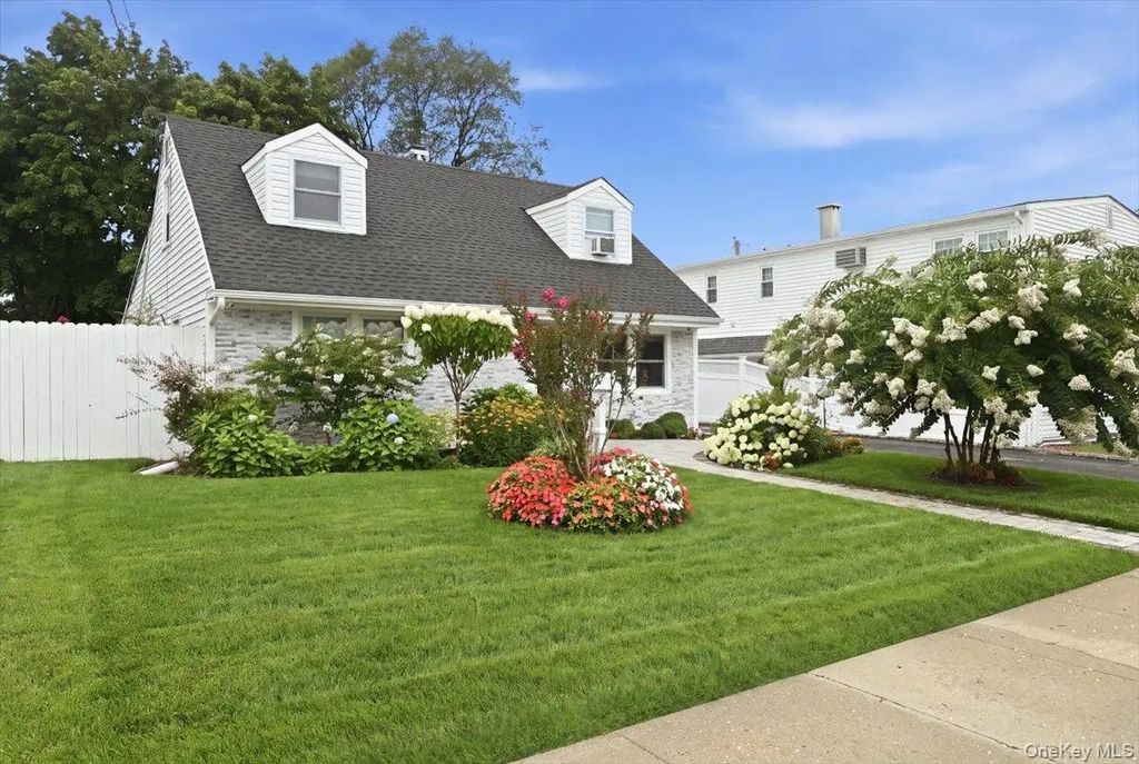 913 Merillon Avenue, Westbury