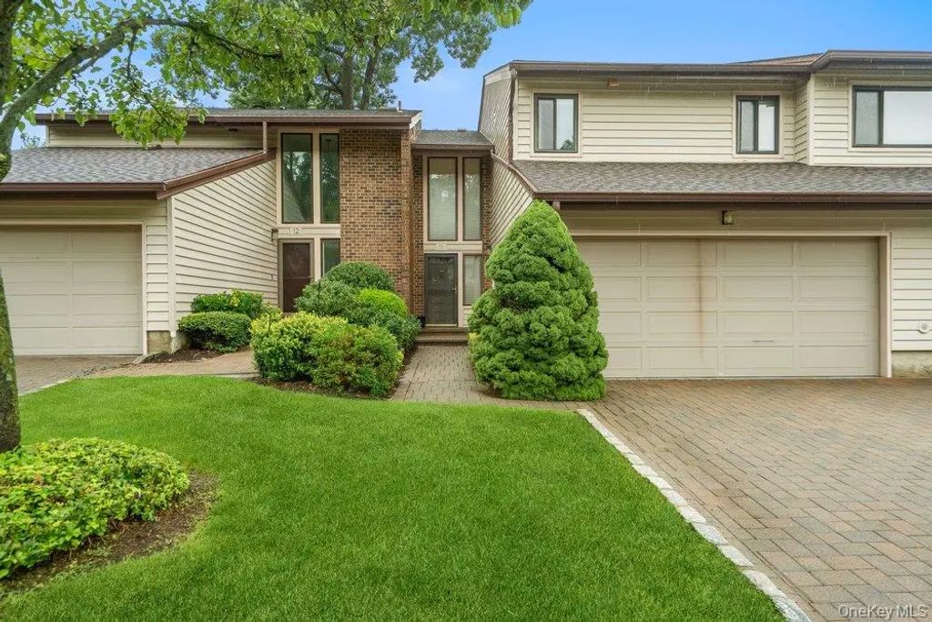 11 Maple Run Drive, Jericho