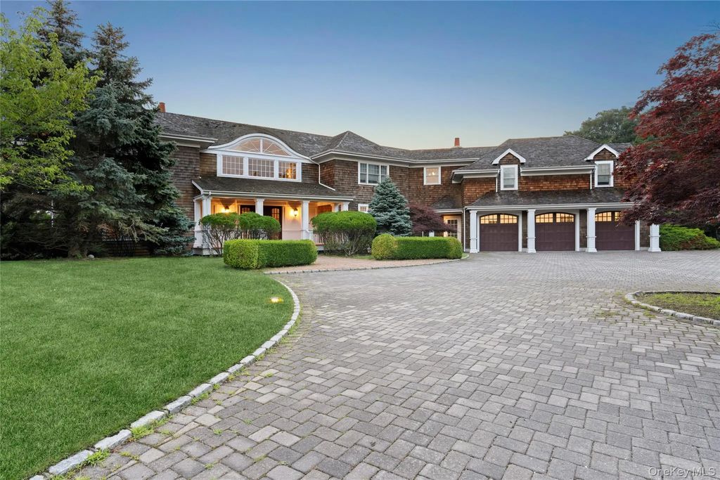 19 Jagger Lane, Westhampton