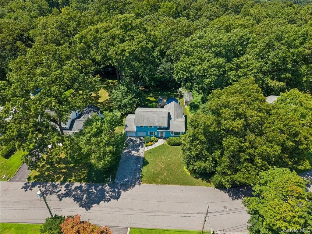 28 Winthrop Drive, Cortlandt Manor