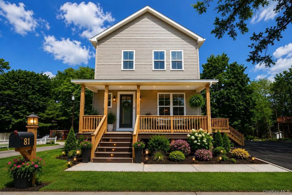 81 Silver Lake Sctn Road, Middletown