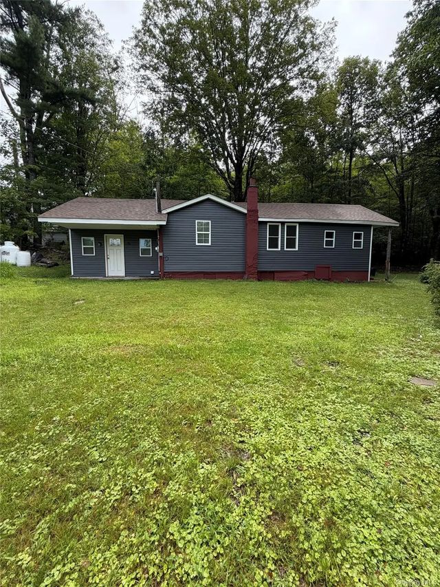 14 Maple Street E, Mountain Dale