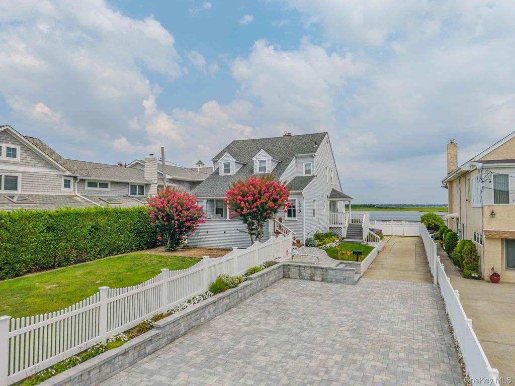1215 W Park Avenue, East Atlantic Beach